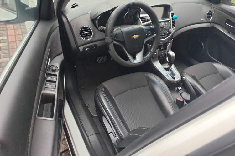 Used Chevrolet Cruze 2013 Hatchback 1.6T Automatic Flagship Model
