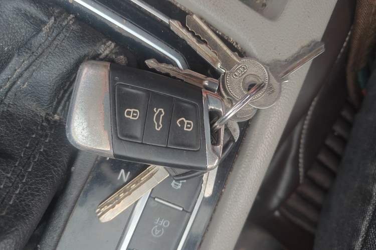 Used Volkswagen Magotan 2017 330TSI DSG Luxury Model Vehicle Key