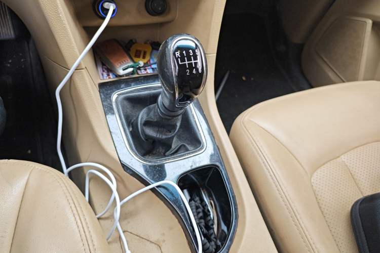 Used Baojun 730 2016 1.5T Manual Luxury Edition 7 Seats Gear Lever