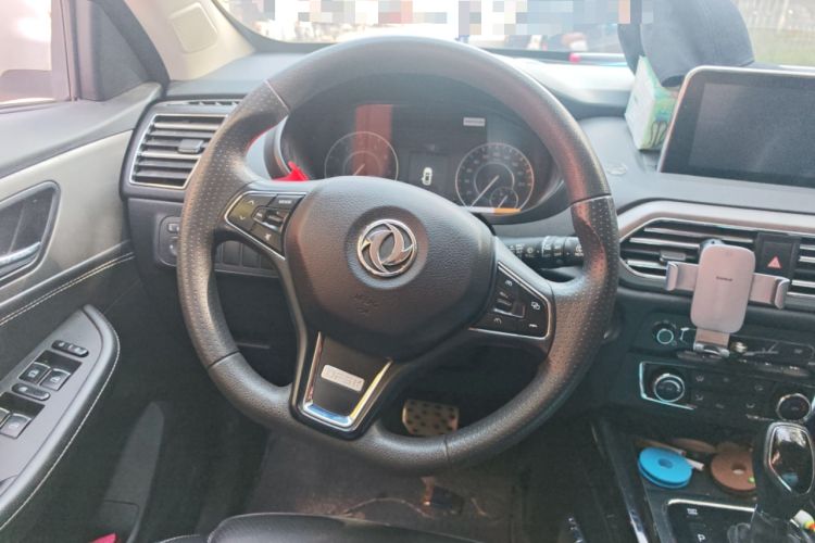 Used Dongfeng Fengon S560 2018 1.8L CVT Elite Model 7 Seats Steering Wheel