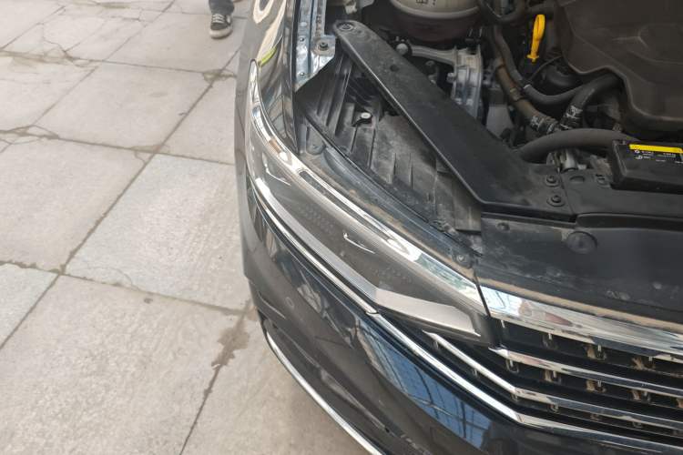 Used Volkswagen Magotan 2023 2 Million Units Limited-Edition 380TSI DSG Flagship Version Right Front Headlight