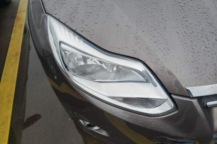 Used Ford Focus 2012 Sedan 1.6L Automatic Fashion Edition Right Front Headlight
