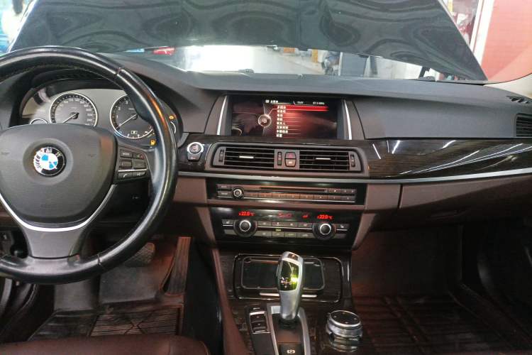 Used BMW 5 Series 2014 525Li Luxury Design Package
