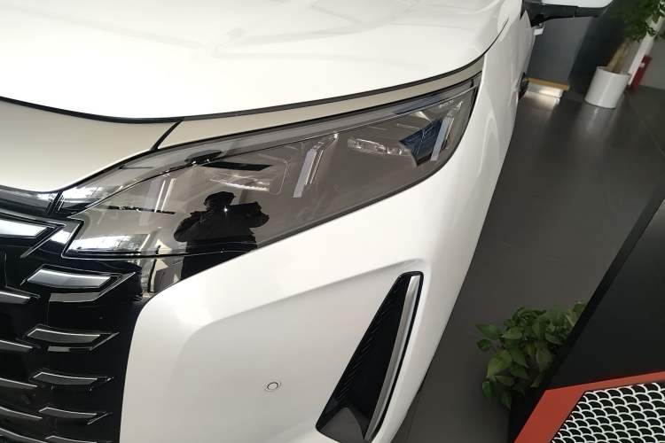 Used BYD Xia 2025 DM-i 1.5T 180km Beyond Edition Left Front Headlight