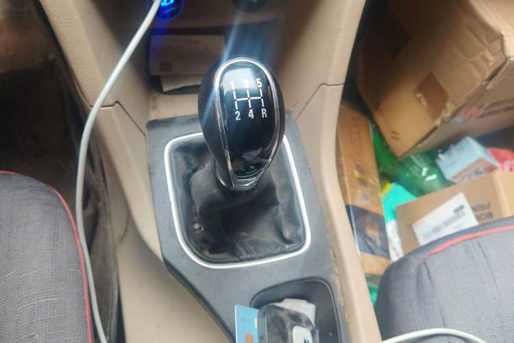 Used Baojun 730 2016 1.5L Manual Value Edition 8 Seats China V Emission Standard Gear Lever