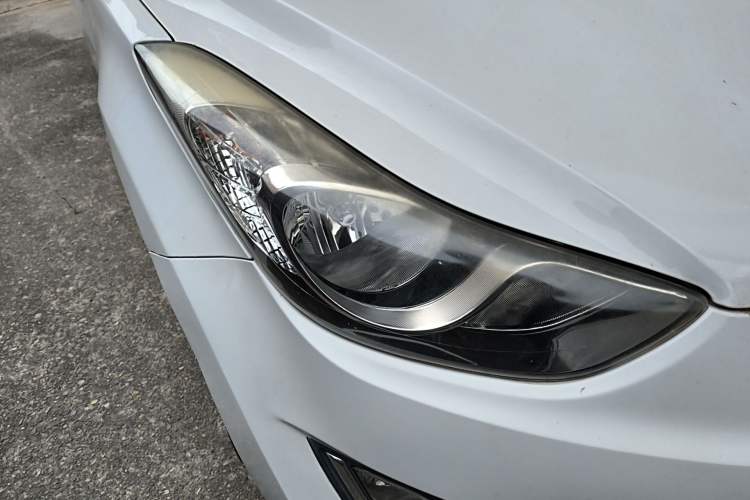 Used Hyundai Elantra (5th Generation / Langdong) 2012 1.6L Automatic Leading Model Right Front Headlight