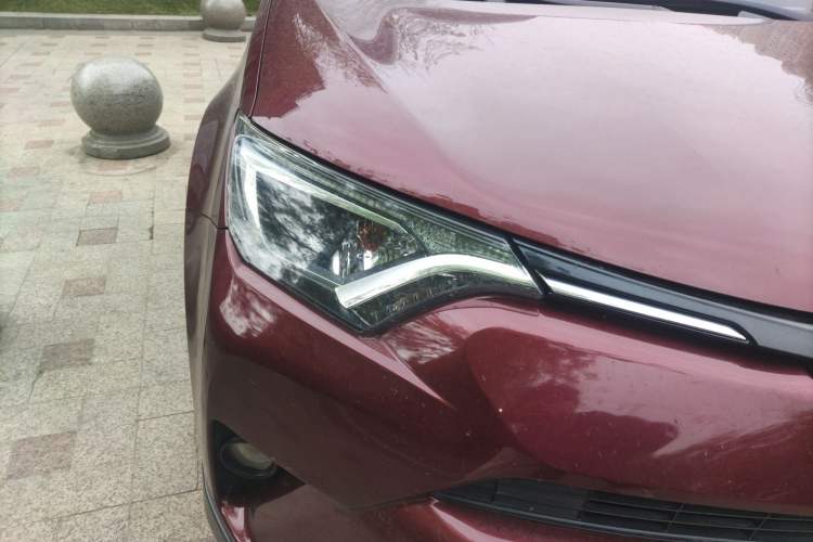 Used Toyota RAV4 2016 2.0L CVT Two-Wheel Drive Fashion Edition China V Standard