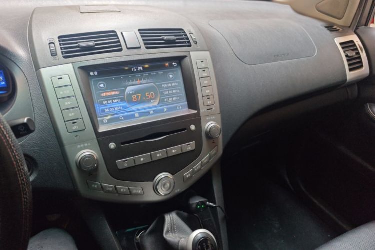 Used BYD S6 2013 Jingyue Edition 2.0L Manual Luxury Model 5 Seats Audio And AC Panel