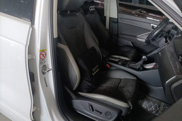 Used Audi Q3 2022 35 TFSI Fashion Dynamic Model Right Front Seat