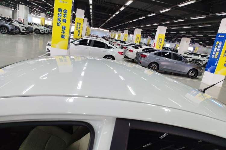 Used Hyundai Verna (older generation) 2014 1.4L Manual Smart GLS Trim Roof