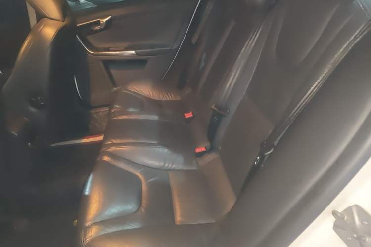 Used Volvo S60 2014 S60L 2.0T Zhiyuan Edition Left Rear Seat