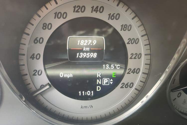 Used Mercedes-Benz GLK-Class 2013 GLK 300 4MATIC Dynamic Edition Odometer Close Up