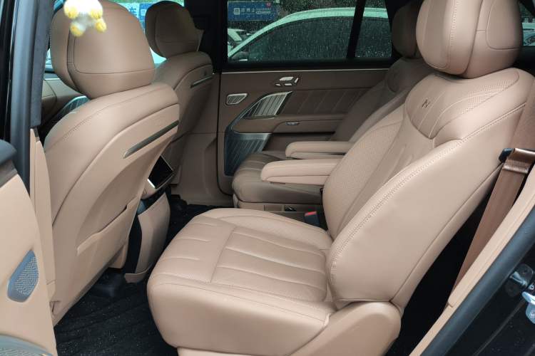 Used ONVO Luxeed L90 2025 Model—Ultra Six-Seater Version Left Rear Seat