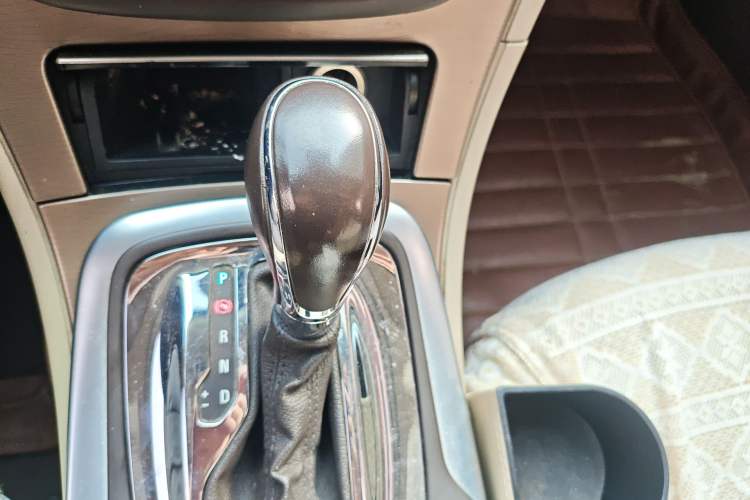 Used Buick Regal 2011 2.0L Comfort Edition Gear Lever
