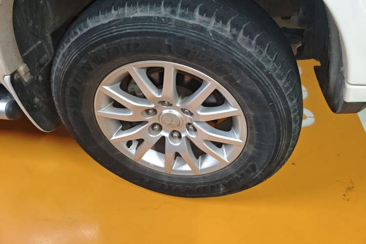 Used Mitsubishi Pajero Sport 2013 3.0L Automatic 4x4 Flagship Edition Right Front Wheel Hub