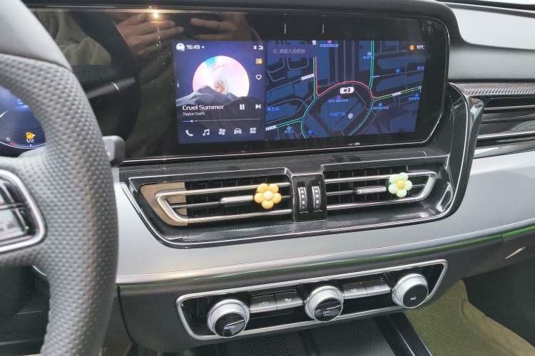 Used Hongqi HS5 2023 2.0T Qixiang Pro Edition Audio And AC Panel