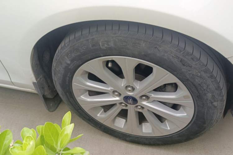 Used Ford Escort 2015 1.5L Automatic Fashion Model Right Front Wheel Hub