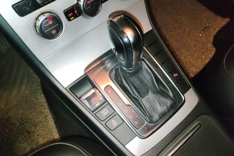 Used Volkswagen Magotan 2012 Revised 1.8TSI Luxury Version Gear Lever