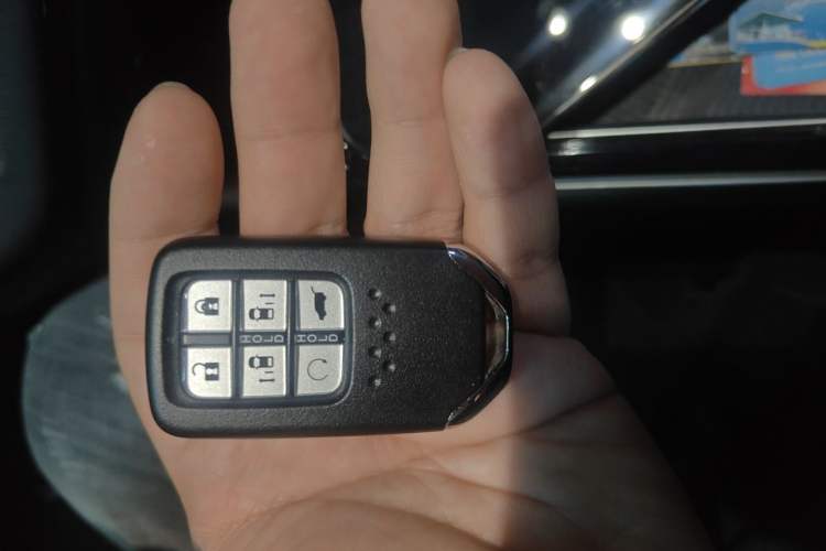 Used Honda Elysion 2022 2.0L eHEV Luxury Edition

