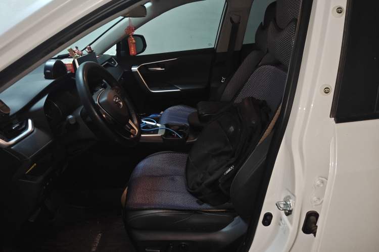 Used Toyota Wildlander 2022 Dual-Engine 2.5L E-CVT Two-Wheel Drive Luxury PLUS Edition Left Front Seat