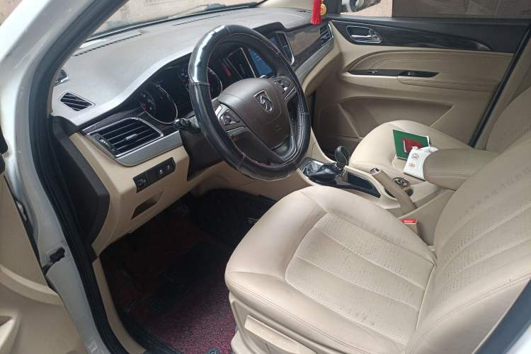 Used Baojun 730 2016 1.5L Manual Luxury Edition 7 Seats Driver Seat