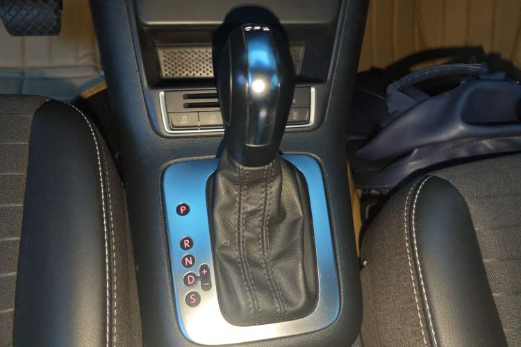 Used Volkswagen Tiguan 2016 280TSI Automatic Two-Wheel-Drive Silk Road Style Edition Gear Lever