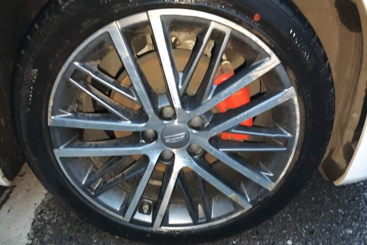 Used Geely Auto Preface 2023 2.0TD Prestige Version Right Front Wheel Hub