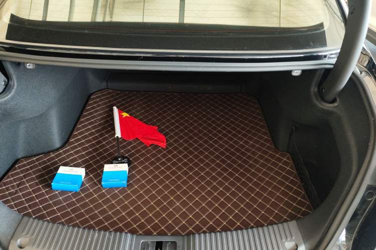 Used Hongqi H5 2024 1.5T DCT Smart Connect Flagship Edition Trunk