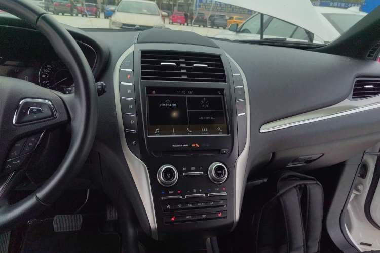 Used Lincoln MKC 2017 2.0T Two-Wheel Drive Zunyue Edition Audio And AC Panel