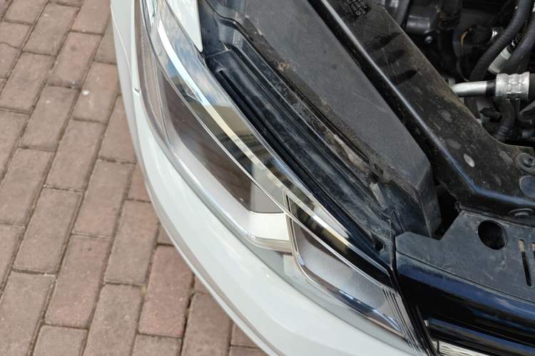 Used Volkswagen Lamando 2015 230TSI DSG Fashion Edition Right Front Headlight