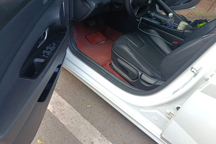 Used Hyundai Elantra 2021 1.5L CVT GLX Elite Edition Driver Seat