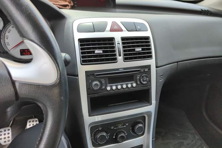 Used Peugeot 307 2013 1.6L Manual CROSS