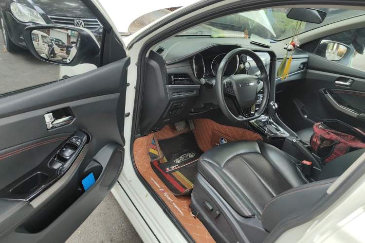 Used Venucia T70 2018 2.0L CVT Smart Enjoyment Version Driver Seat