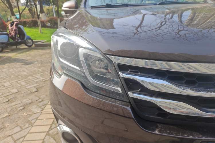 Used GAC Trumpchi GS5 Super 2015 1.8T Automatic Two-Wheel Drive Luxury Edition Right Front Headlight