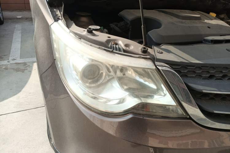 Used Baojun 730 2014 1.5L manual luxury trim 7 seats
