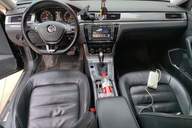 Used Volkswagen Passat 2016 330TSI DSG Luxury Edition Center Console