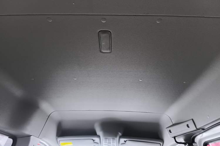 Used SAIC MAXUS Xintu V80 2021 2.0T Manual Classic Aoyuntong Short Wheelbase Mid-Roof 5/6-Seater