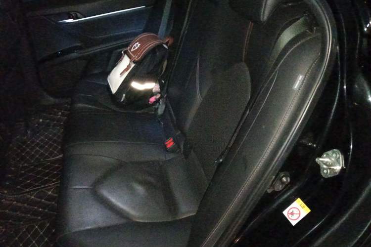 Used Toyota Camry 2018 2.0E Leading Edition
