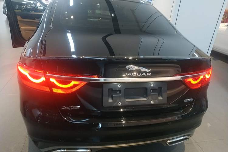 Used Jaguar XFL 2023 XFL 2.0T P250 Two-Wheel-Drive Luxury Deluxe Edition Rear