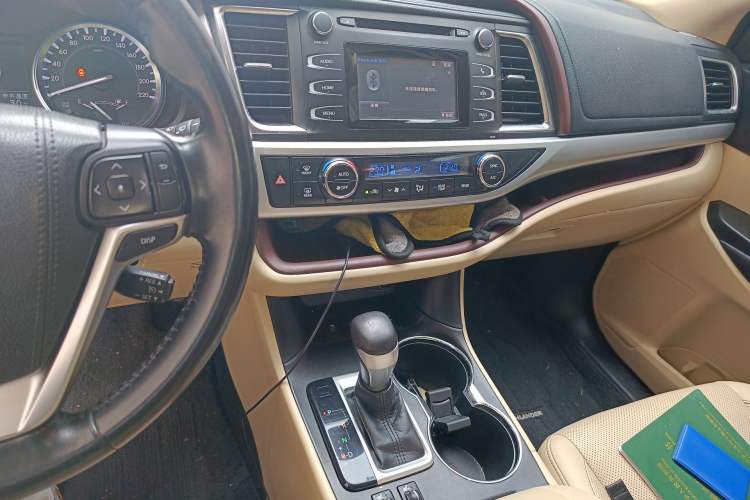 Used Toyota Highlander 2017 2.0T Four-Wheel Drive Luxury Edition 7 Seats