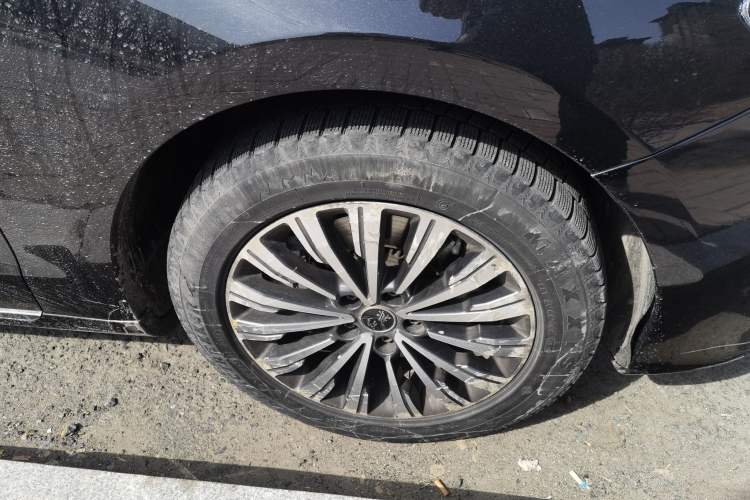 Used Hongqi H7 2018 2.0T Elite Edition Right Front Wheel Hub