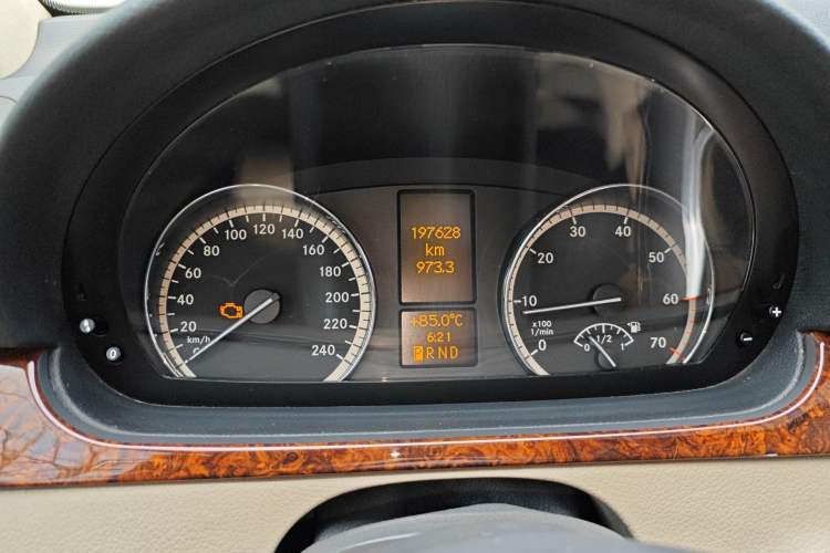 Used Mercedes-Benz Viano 2011 2.5L Luxury Edition Instrument Cluster