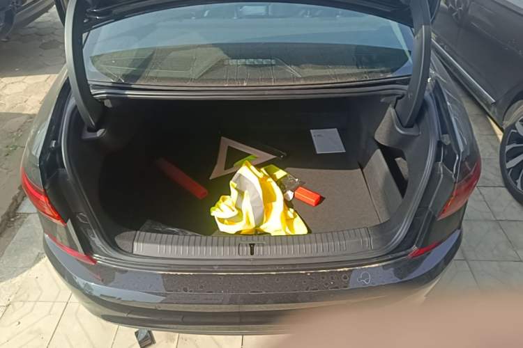 Used Volkswagen Passat 2026 Model, Outstanding 380TSI Xingkong Longteng Edition Trunk