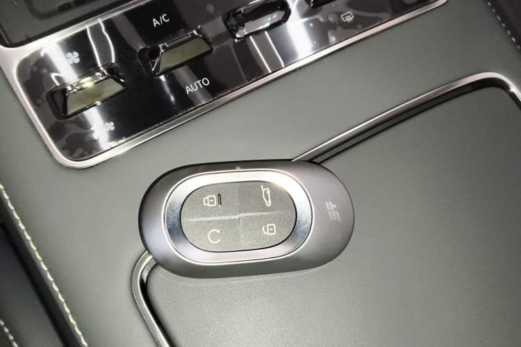 Used JETOUR Shanhai L9 2025 1.5TD 2DHT Luxury Edition 6-Seater
