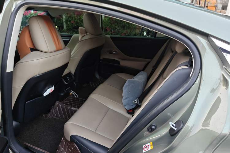 Used Lexus ES 2018 200 Luxury Edition China V Standard Left Rear Seat