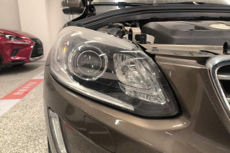 Used Volvo XC60 2015 T5 Smart Upgrade Model Right Front Headlight