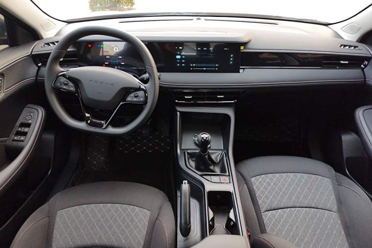 Used Roewe i5 2023 1.5L Manual Comfort Edition