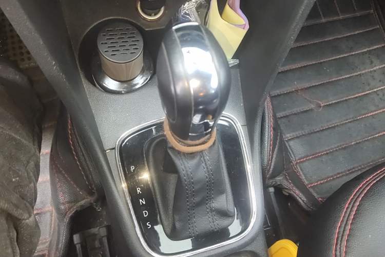 Used Volkswagen Polo 2016 1.6L Automatic Comfort Model Gear Lever