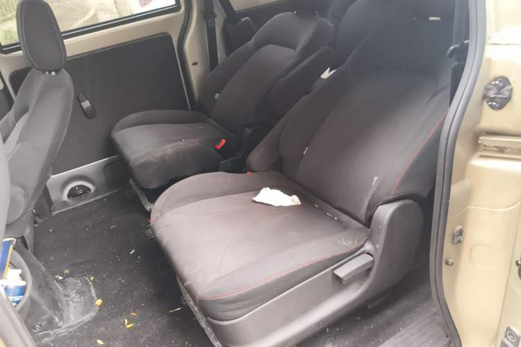 Used Dongfeng Fengon 380 2022 1.5L Comfort-Class Passenger Vehicle (Spiral Spring) – 7 Seats