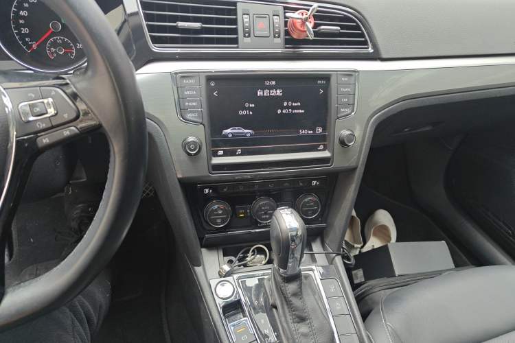 Used Volkswagen Lamando 2018 280TSI DSG Luxury Edition Audio And AC Panel